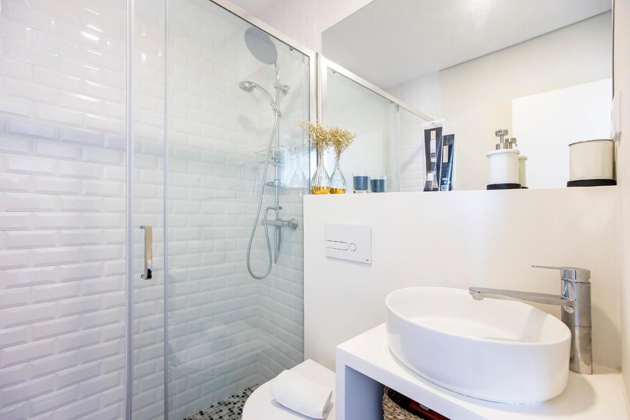 Elegant Studio W/ Ac & Balcony By Lovelystay Porto Exterior photo
