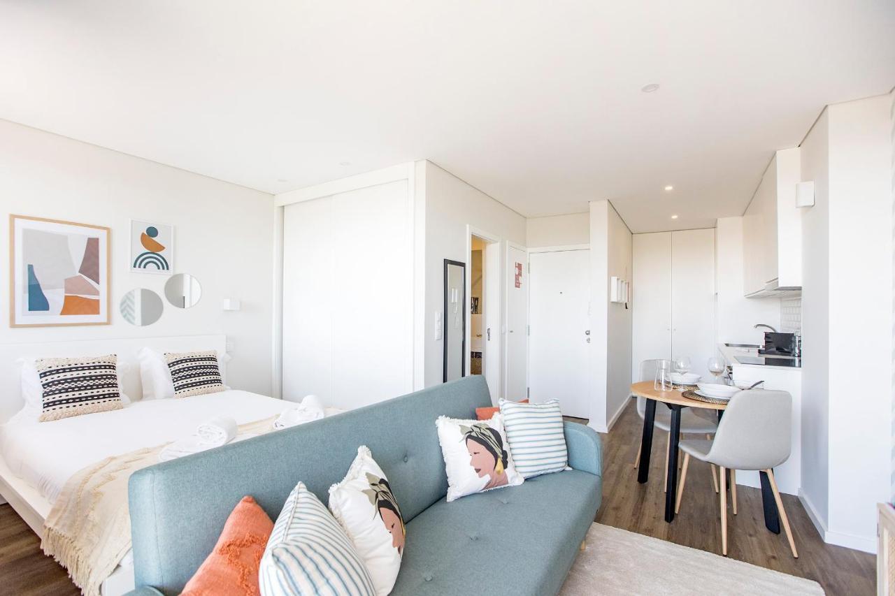 Elegant Studio W/ Ac & Balcony By Lovelystay Porto Exterior photo